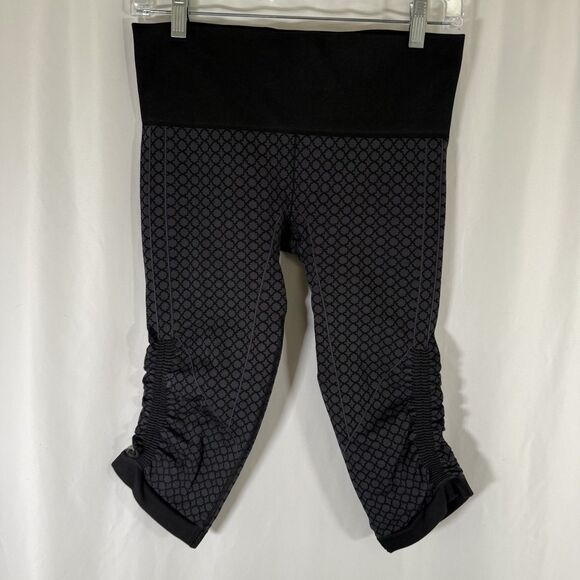 Lululemon Capri Leggings Women's Small Grey Printed Cropped Ruched Sides - Picture 1 of 11